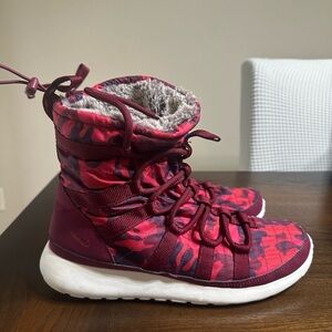Nike Maroon & Pink Camo Padded Winter Boots